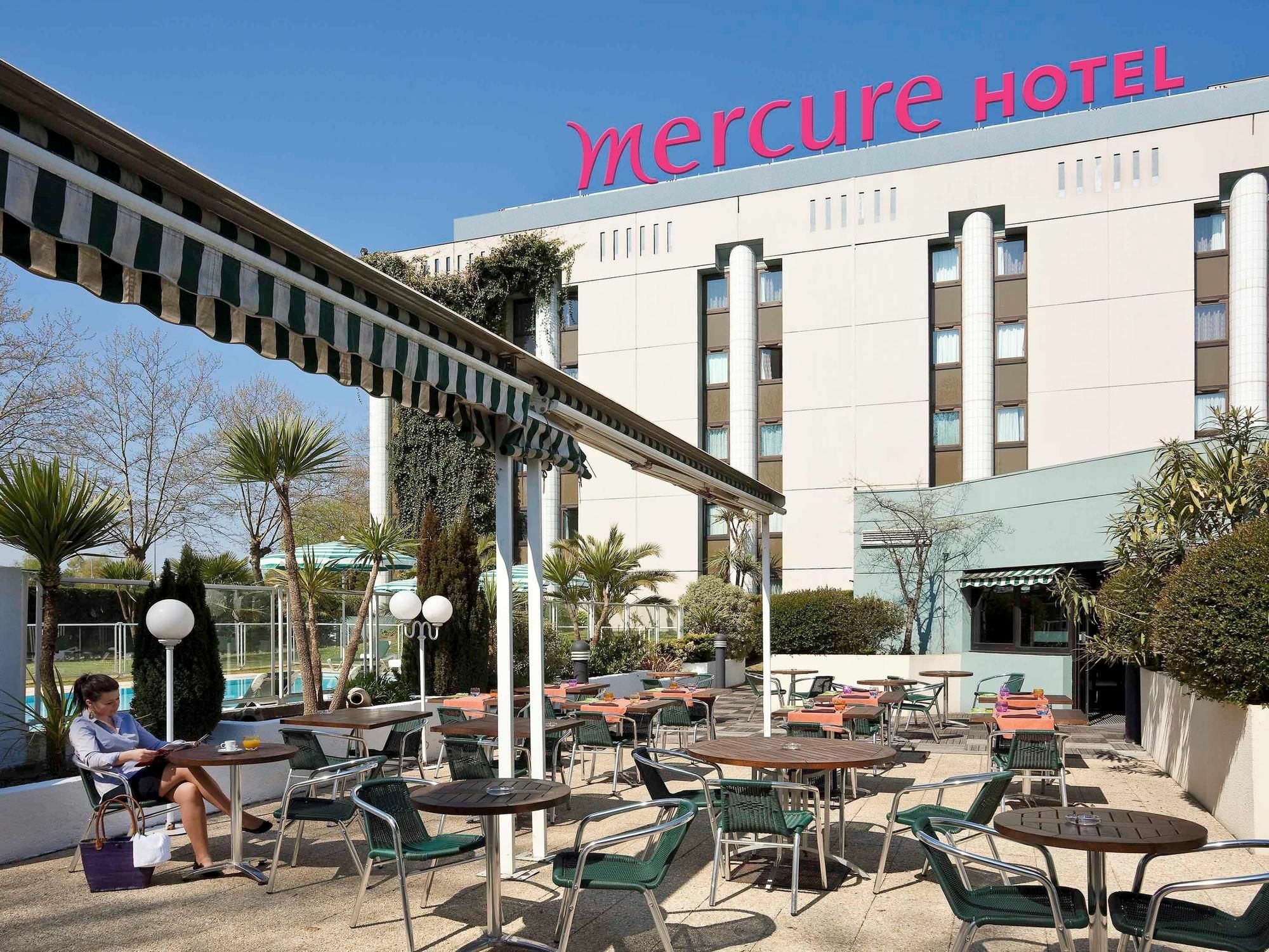 Mercure Pau Palais Des Sports Екстериор снимка