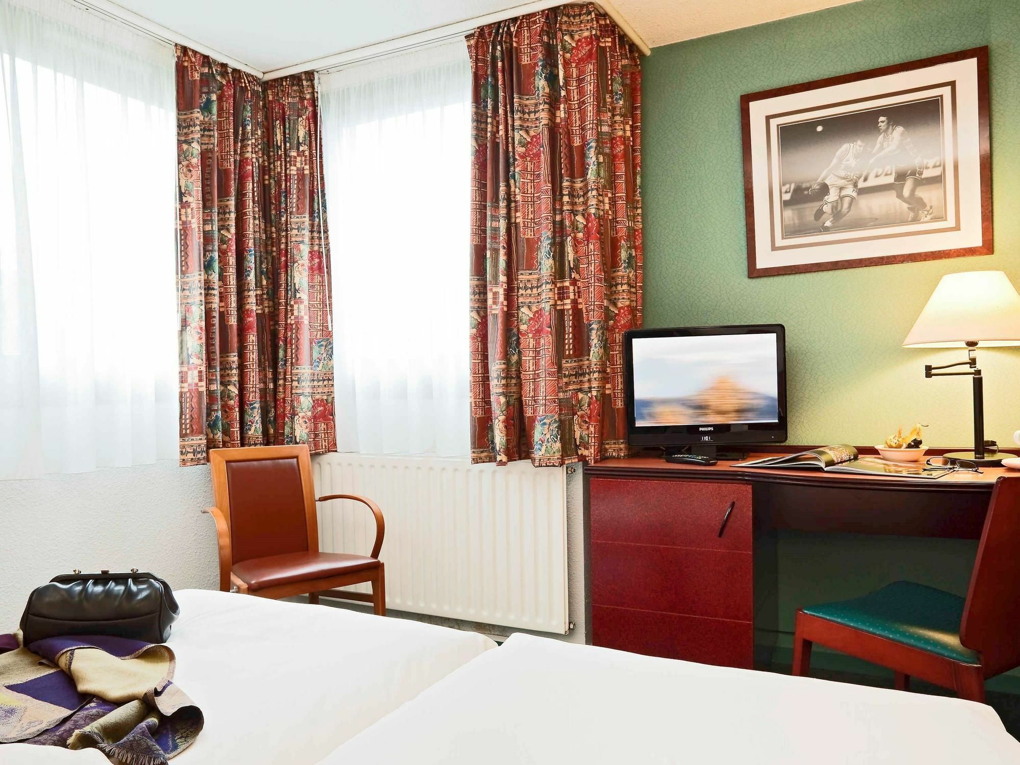 Mercure Pau Palais Des Sports Екстериор снимка