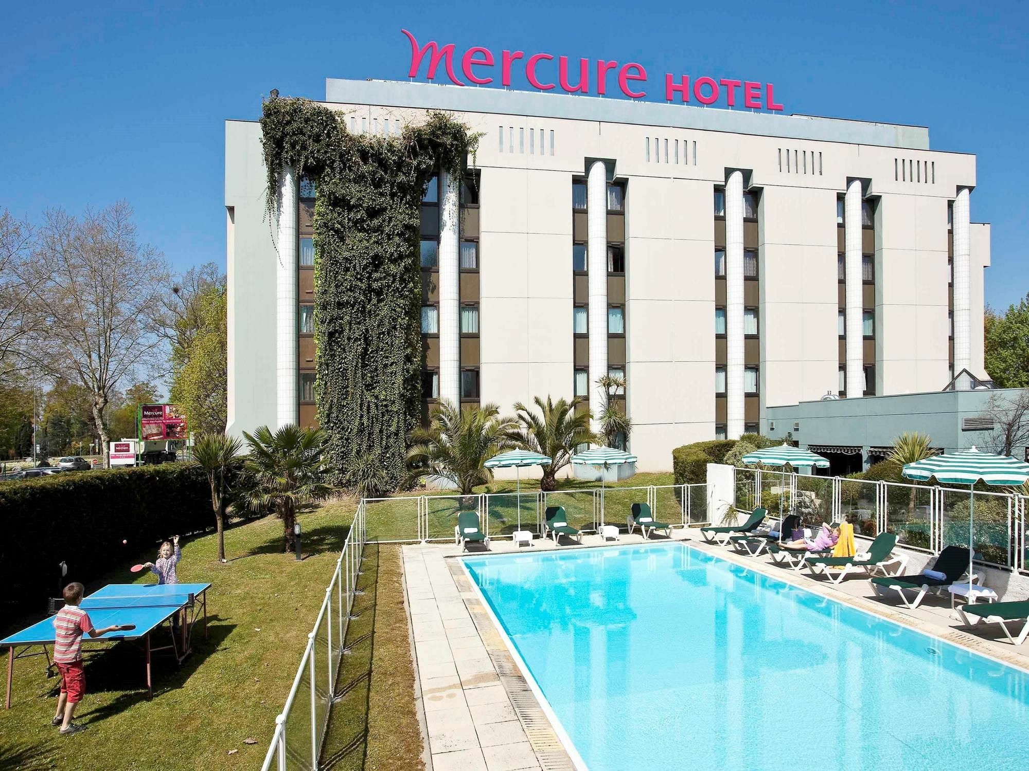 Mercure Pau Palais Des Sports Екстериор снимка
