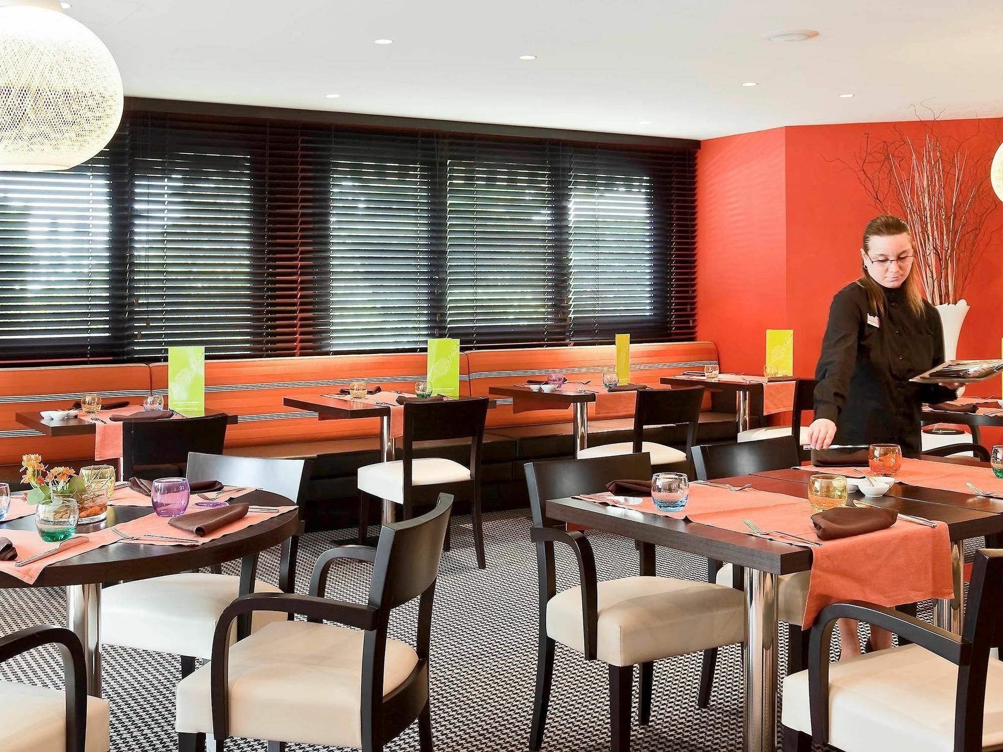 Mercure Pau Palais Des Sports Екстериор снимка