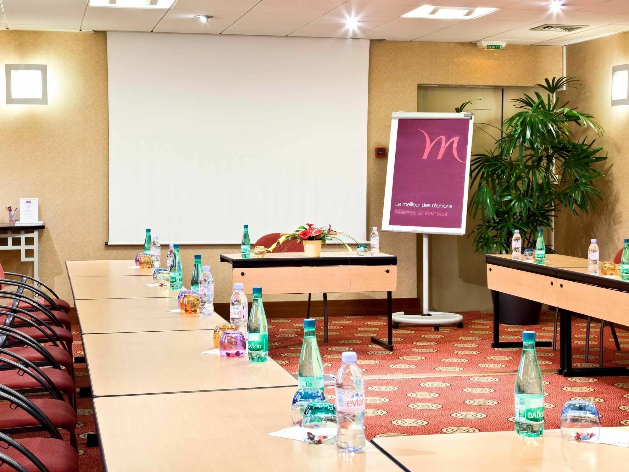 Mercure Pau Palais Des Sports Екстериор снимка