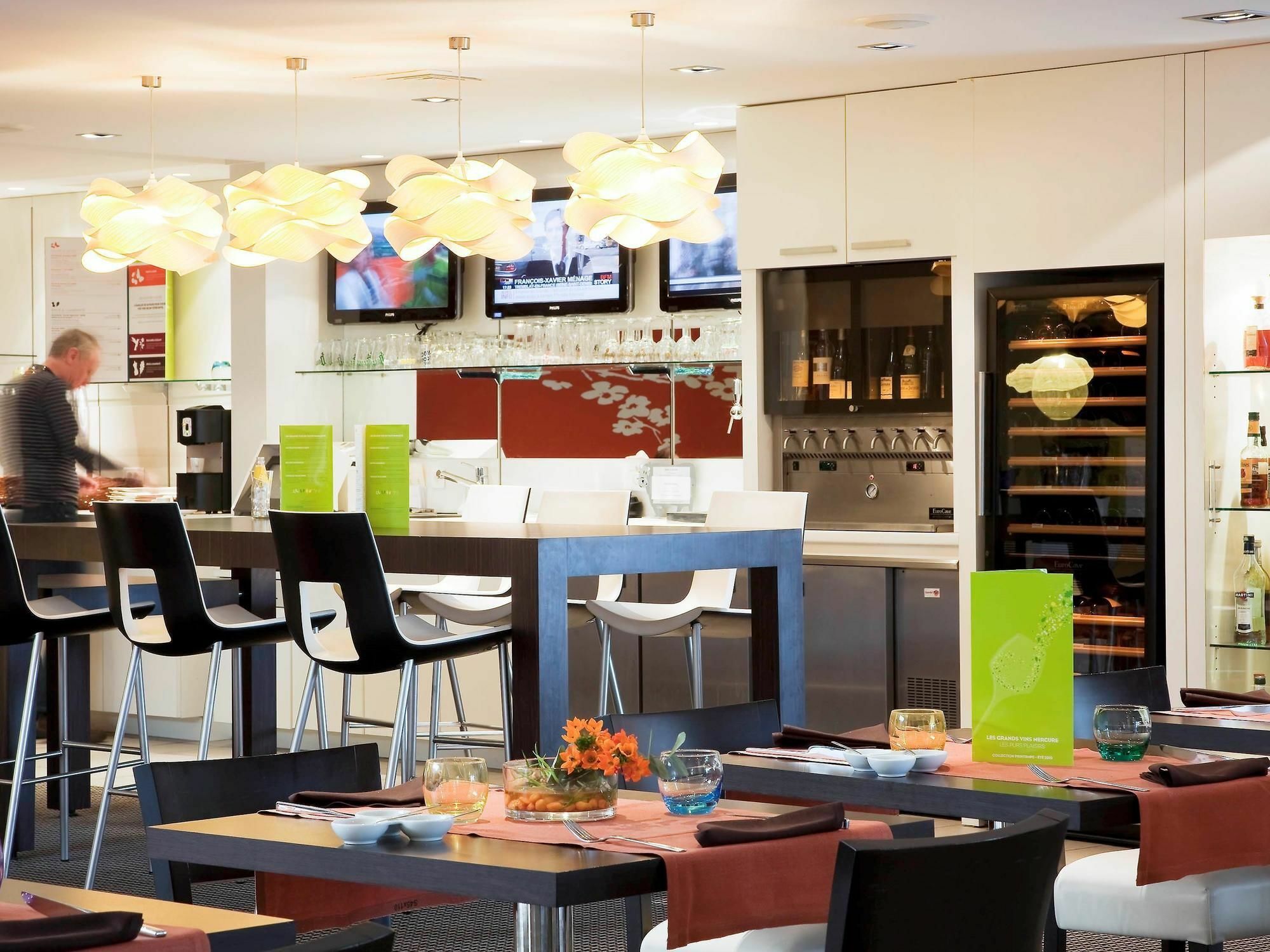 Mercure Pau Palais Des Sports Екстериор снимка