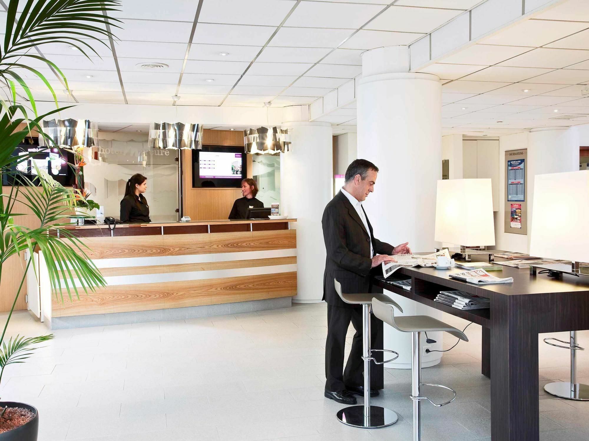 Mercure Pau Palais Des Sports Екстериор снимка