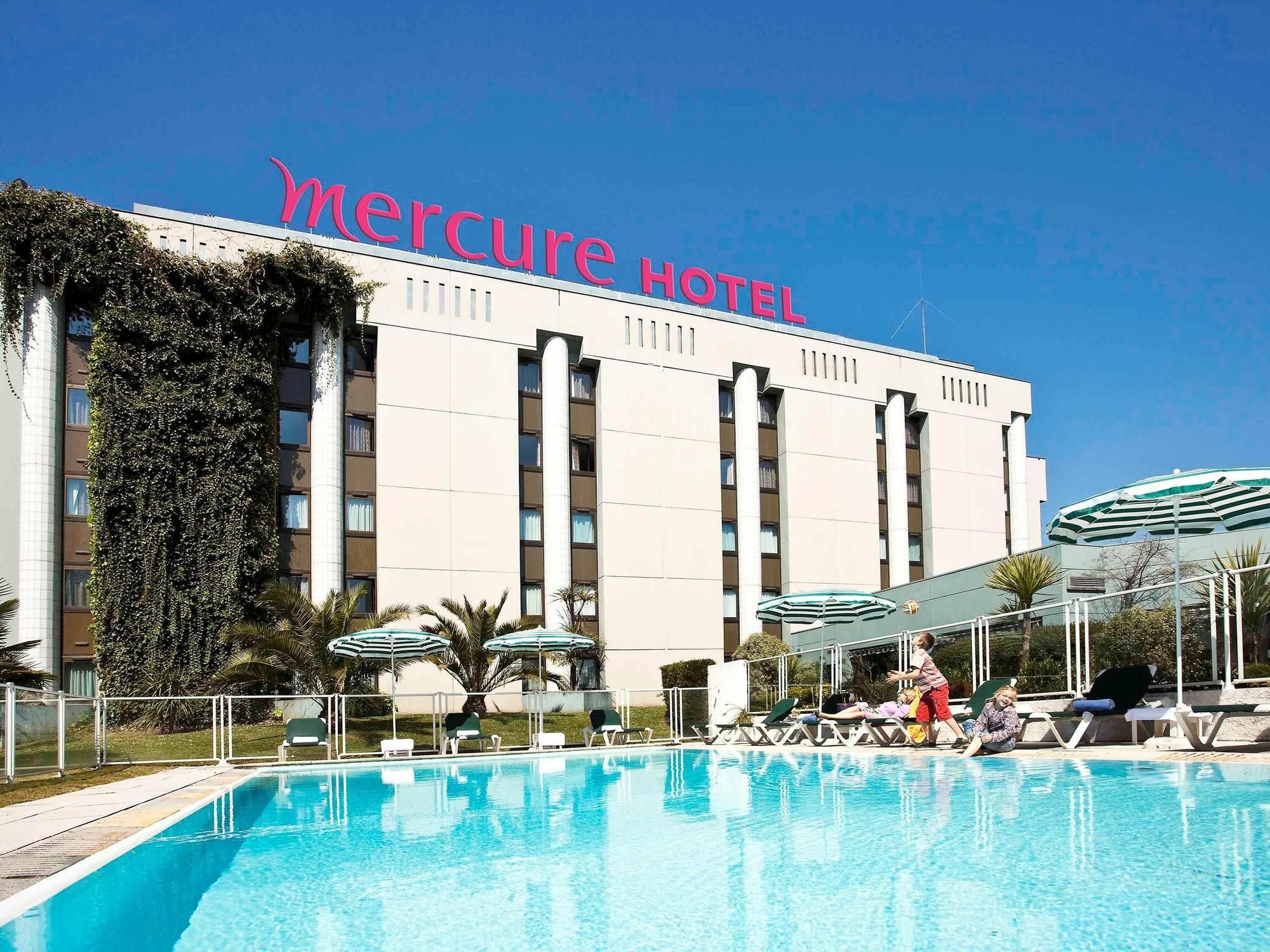 Mercure Pau Palais Des Sports Екстериор снимка