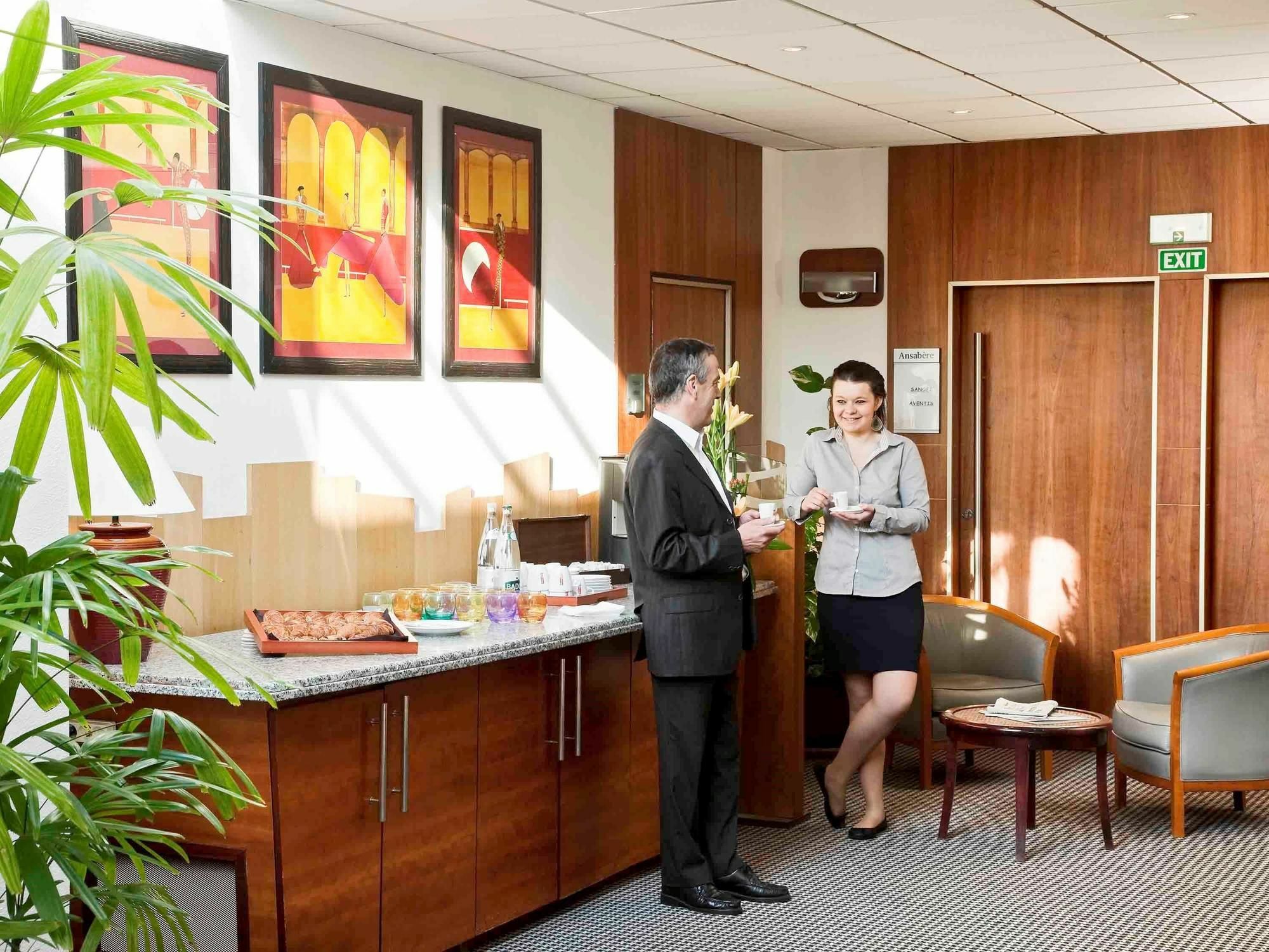 Mercure Pau Palais Des Sports Екстериор снимка